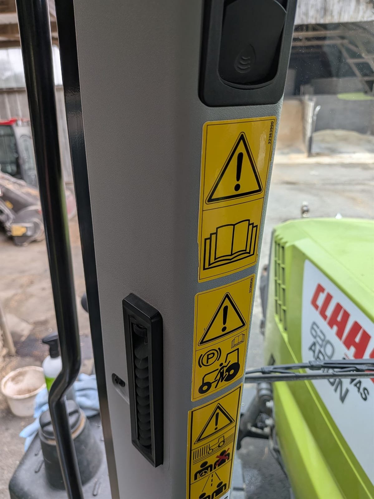 Après rénovation cabine tracteur Claas