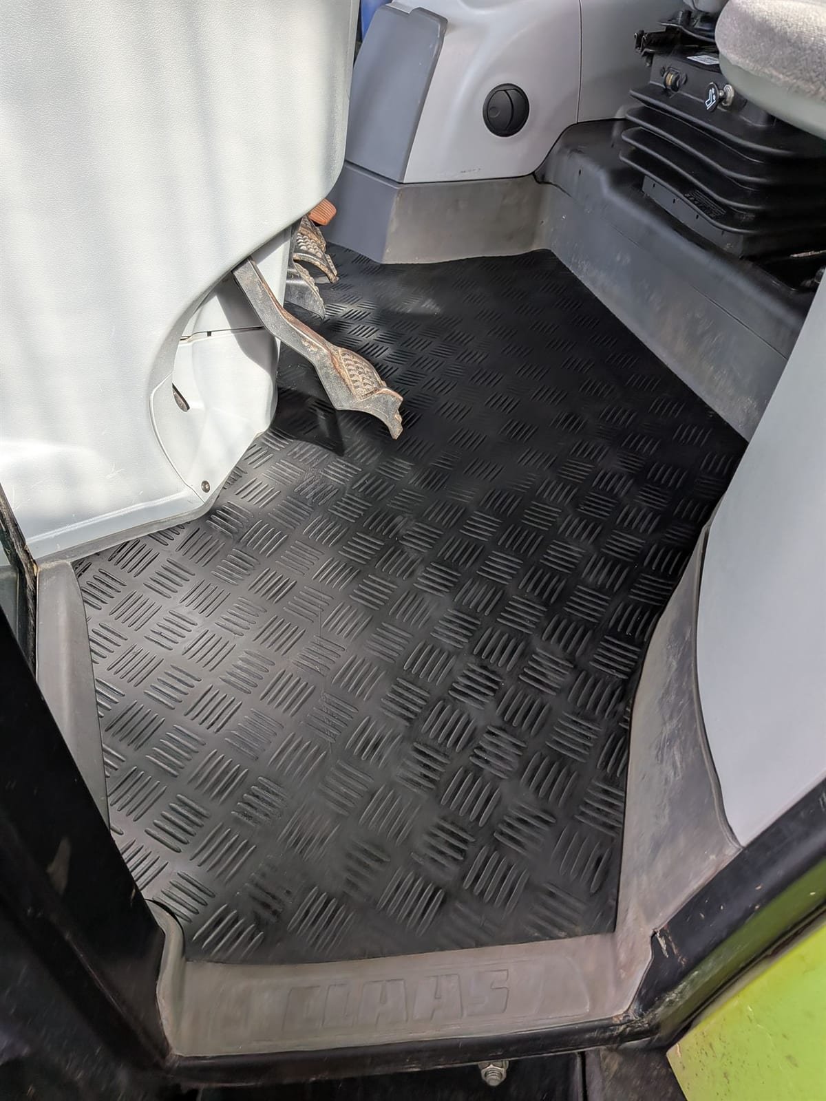 Après rénovation cabine tracteur Claas