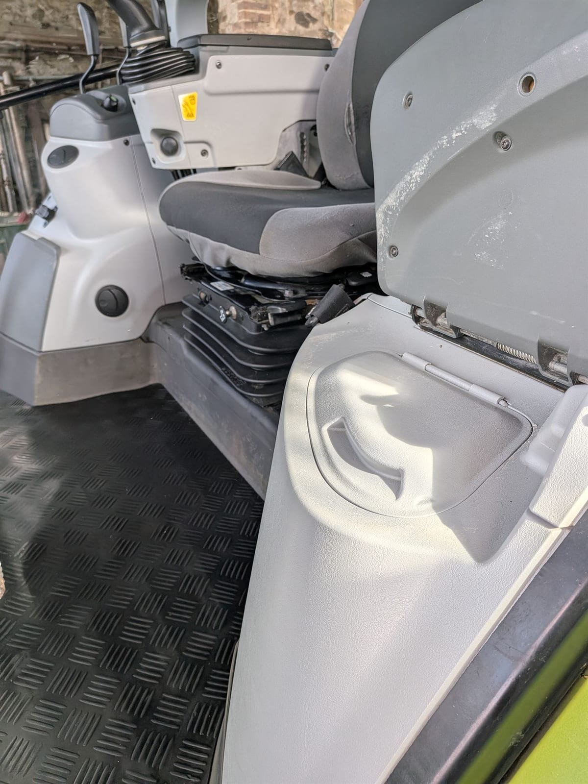 Après rénovation cabine tracteur Claas