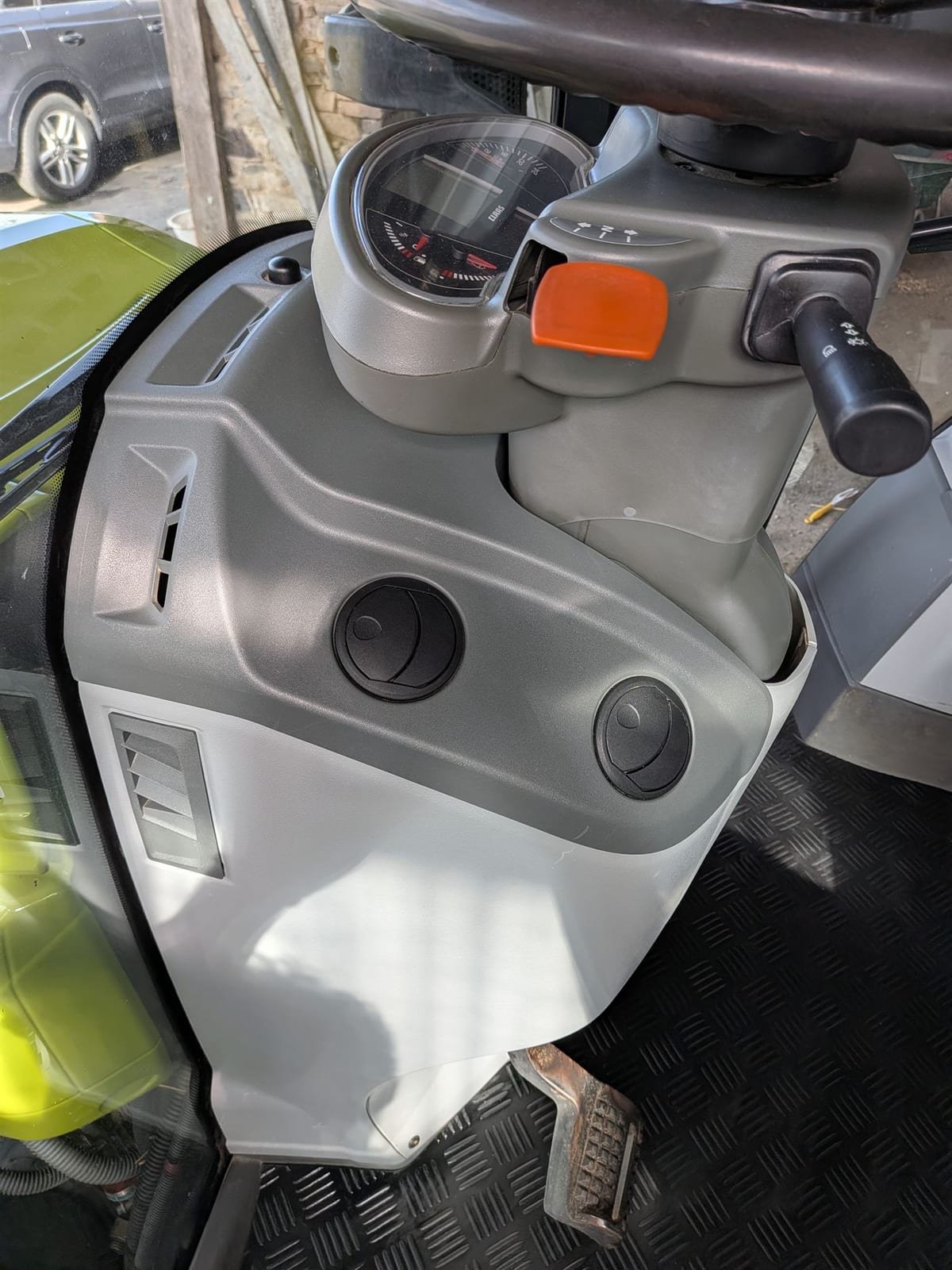 Après rénovation cabine tracteur Claas