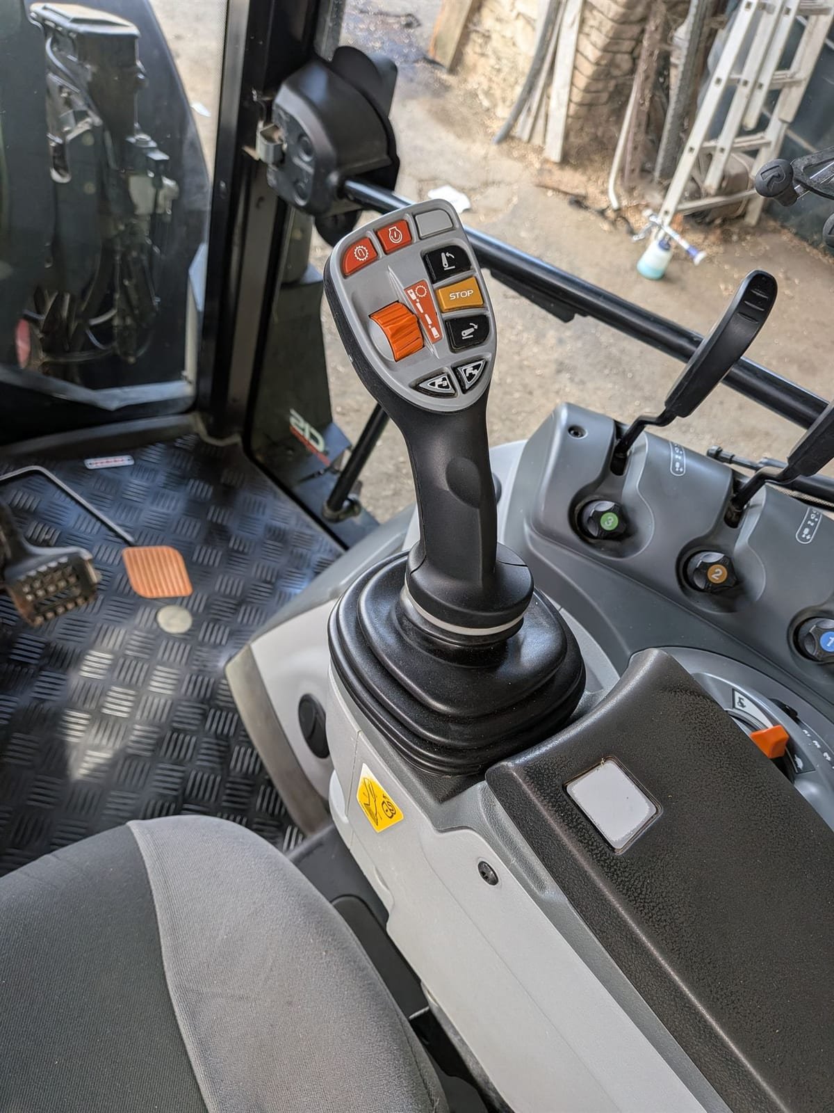 Après rénovation cabine tracteur Claas