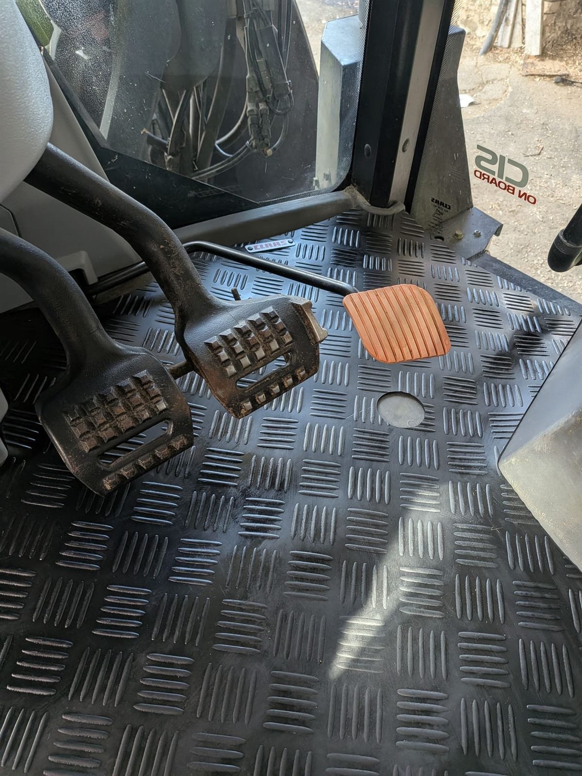 Après rénovation cabine tracteur Claas