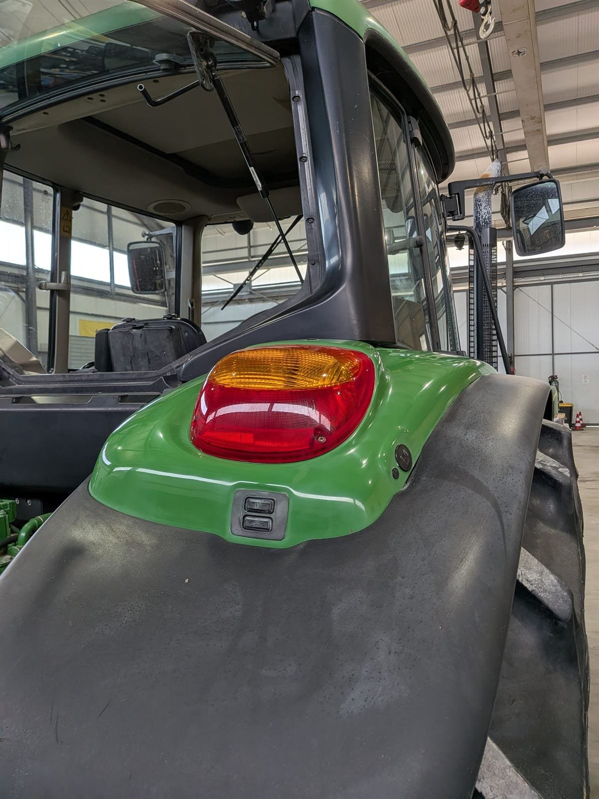 Après lustrage carrosserie John Deere 6330