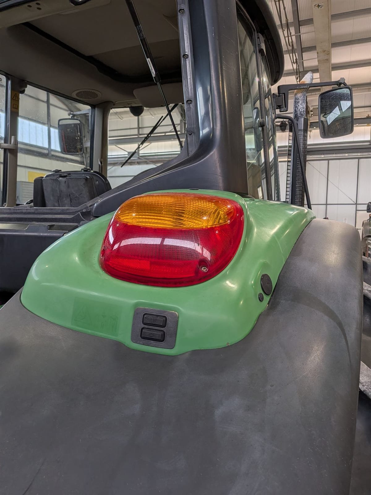 Avant lustrage carrosserie John Deere 6330