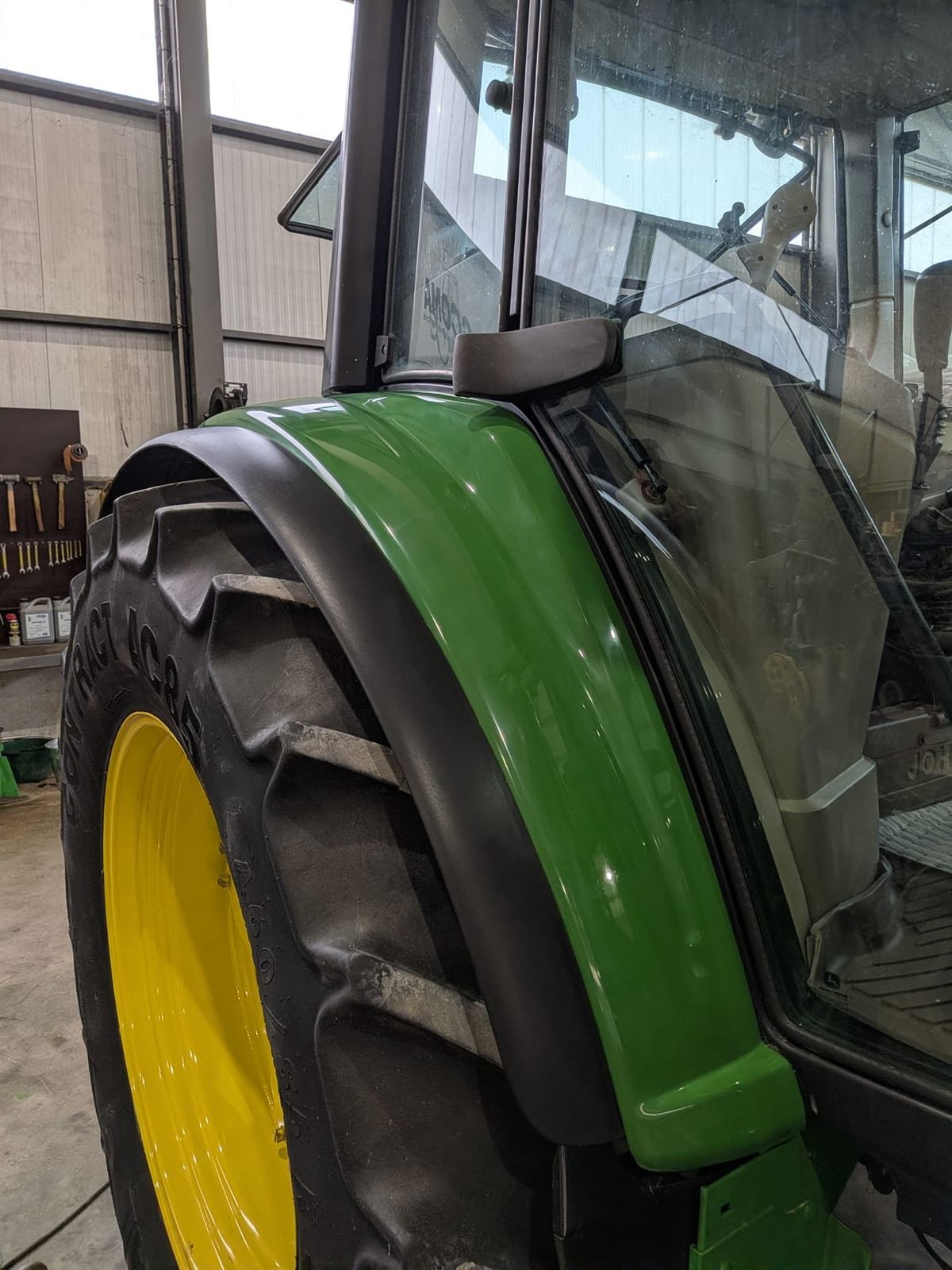 Après lustrage carrosserie John Deere 6330