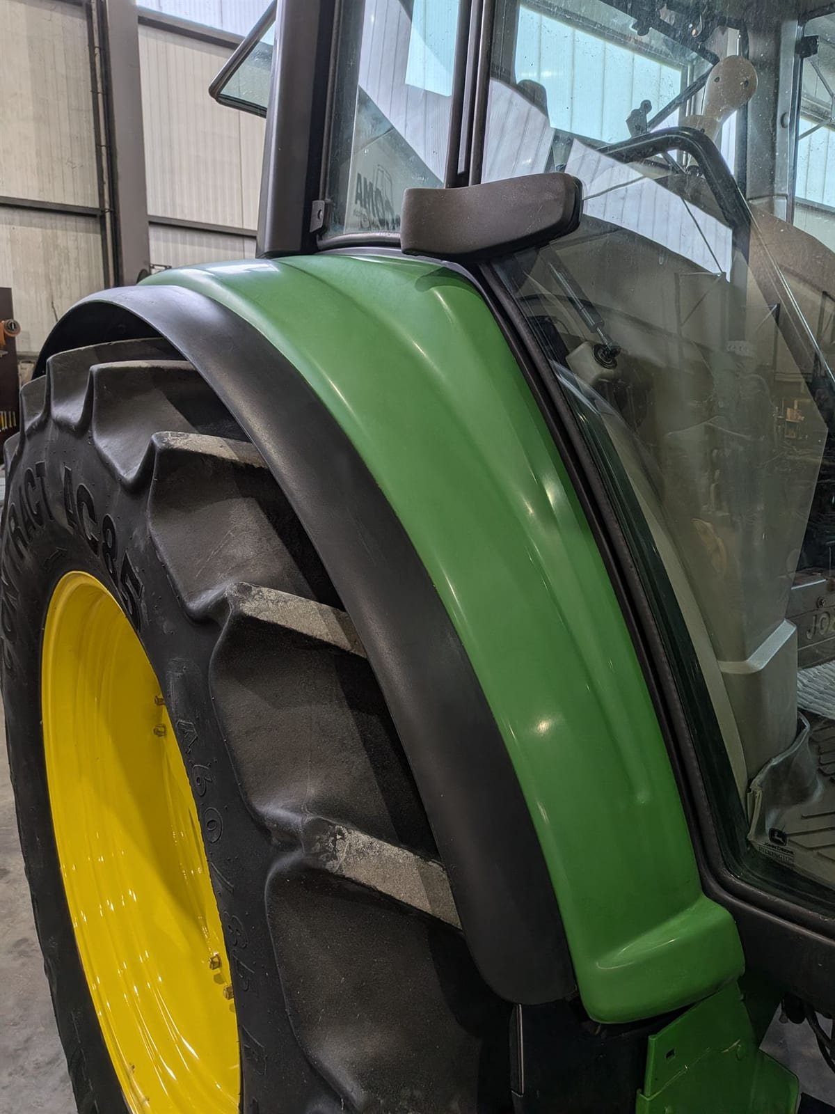 Avant lustrage carrosserie John Deere 6330