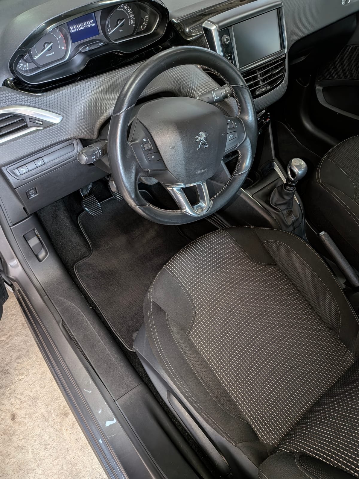 Après nettoyage intérieur Peugeot 208