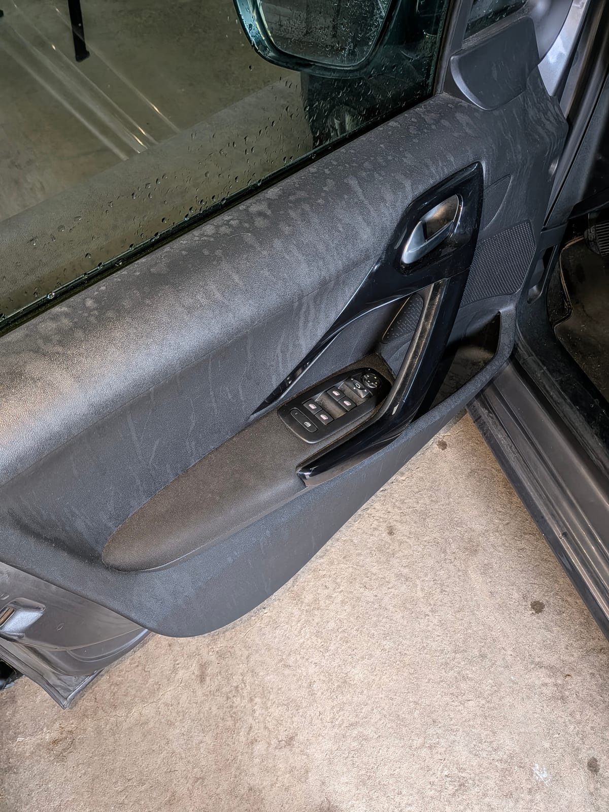 Avant nettoyage intérieur Peugeot 208