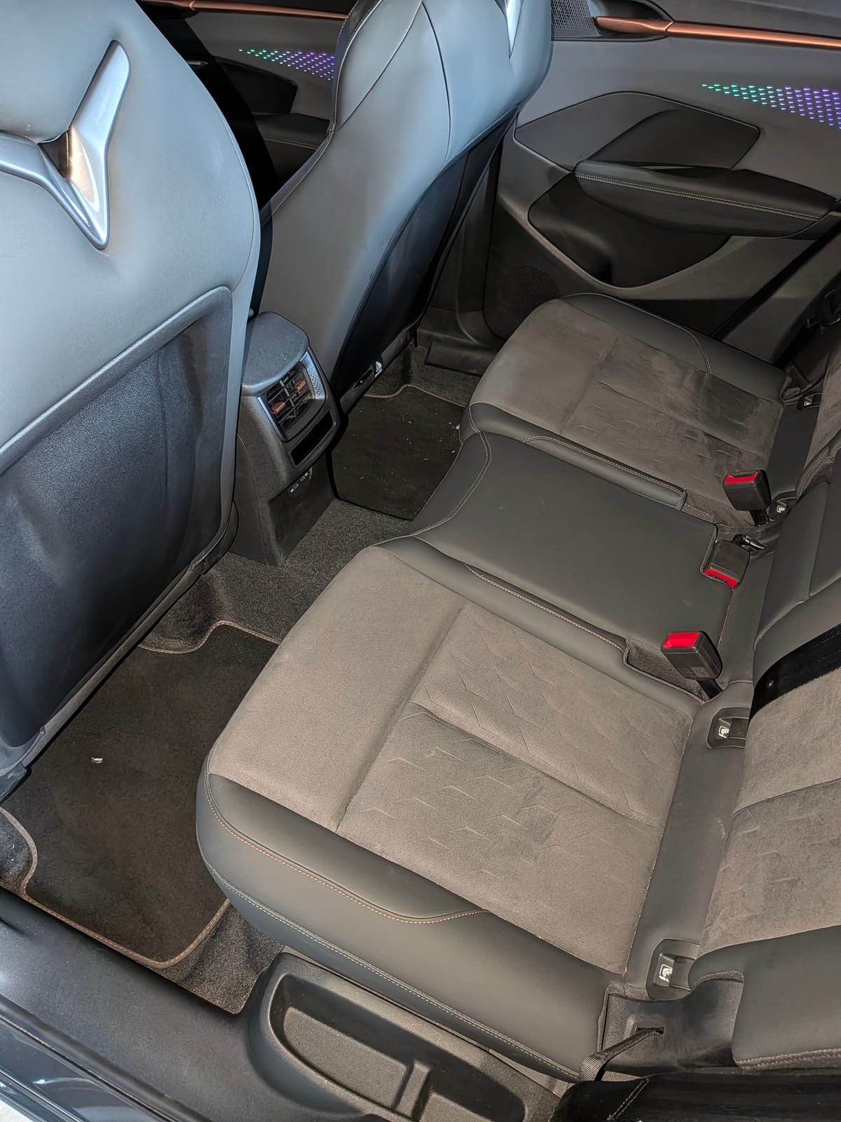Avant nettoyage intérieur Cupra