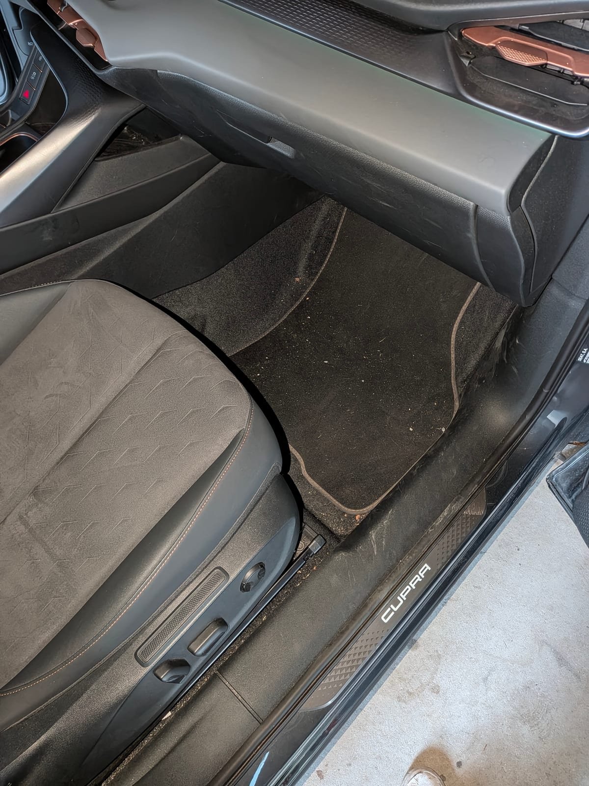 Avant nettoyage intérieur Cupra