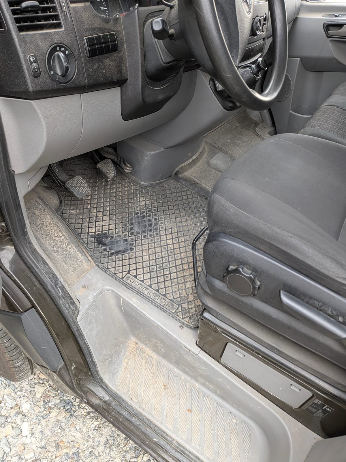 Avant nettoyage cabine Mercedes Sprinter