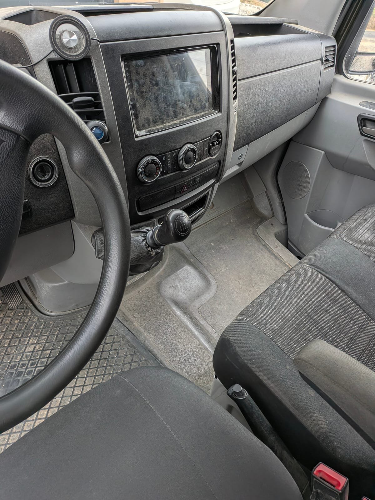 Avant nettoyage cabine Mercedes Sprinter
